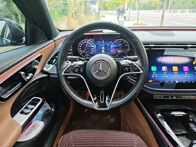 Mercedes-Benz E-Class — Фото автомобиля 6
