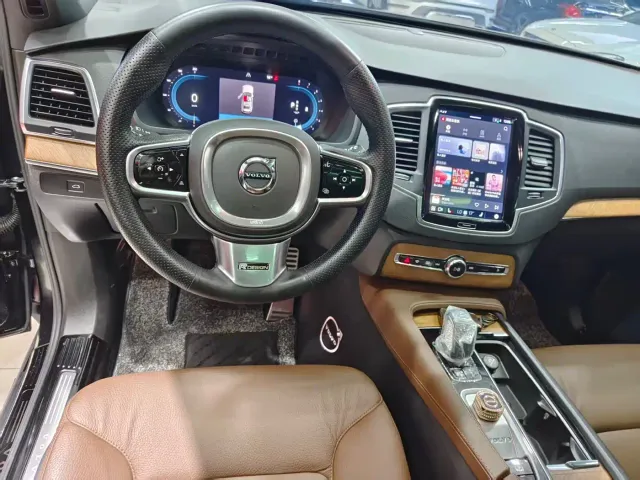 Volvo XC90 — Фото автомобиля 17