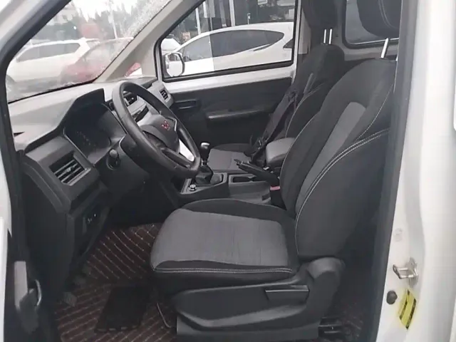 Wuling Zhengcheng — Фото автомобиля 14