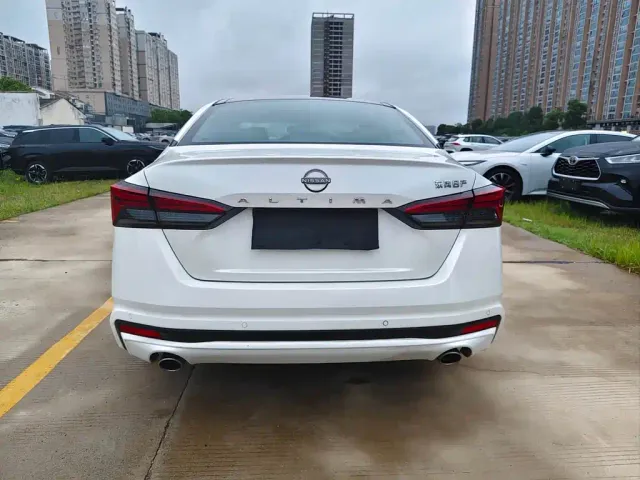 Nissan Teana — Фото автомобиля 9