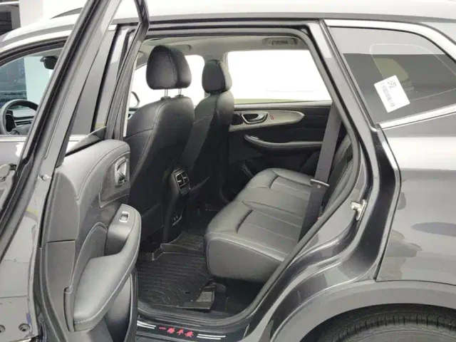 Roewe RX5 — Фото автомобиля 11