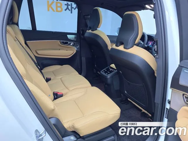 Volvo XC90 — Фото автомобиля 11