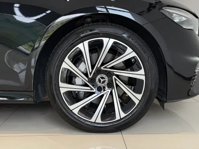 Mercedes-Benz E-Class — Фото автомобиля 25