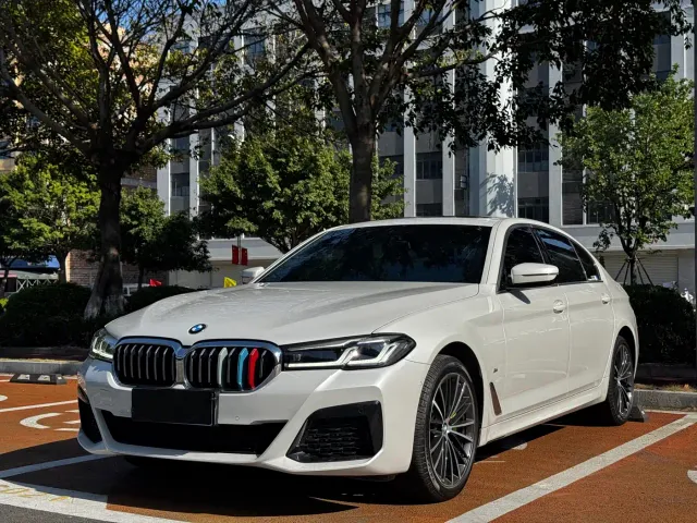 Фотография автомобиля — BMW 5 Series