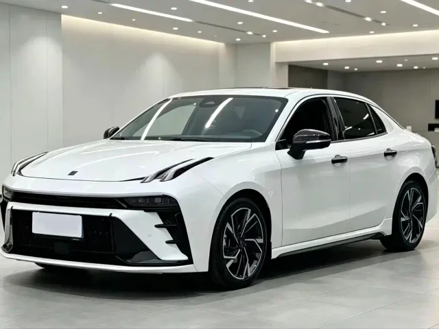 Lynk & Co 03 — Фото автомобиля 14