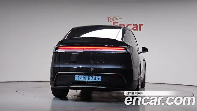 Tesla Model Y — Фото автомобиля 4