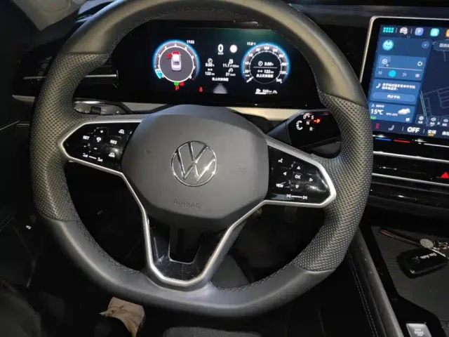 Volkswagen Passat — Фото автомобиля 15