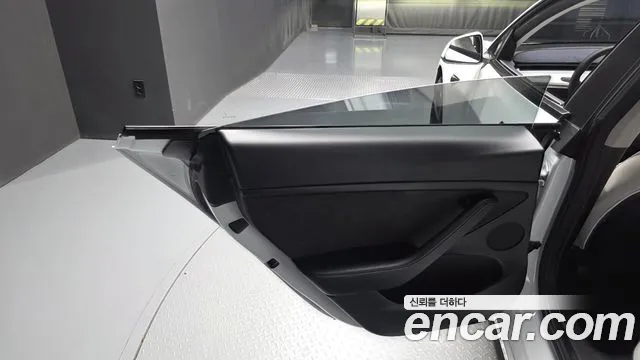 Tesla Model 3 — Фото автомобиля 14