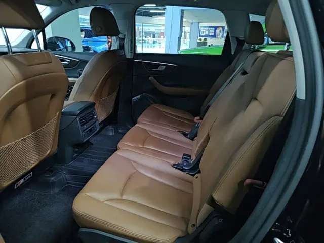 Audi Q7 — Фото автомобиля 16