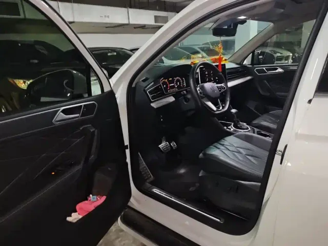 Volkswagen Tiguan L — Фото автомобиля 13