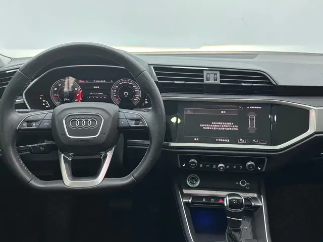 Audi Q3 — Фото автомобиля 10