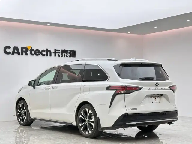 Toyota Sienna — Фото автомобиля 3