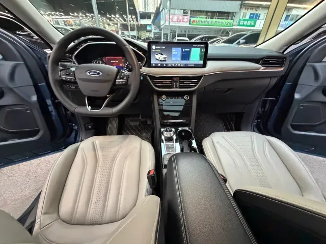 Ford Escape — Фото автомобиля 16