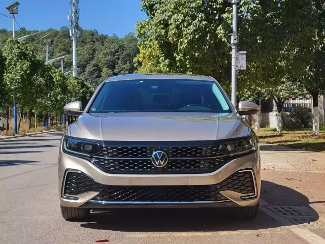 Volkswagen Passat — Фото автомобиля 2