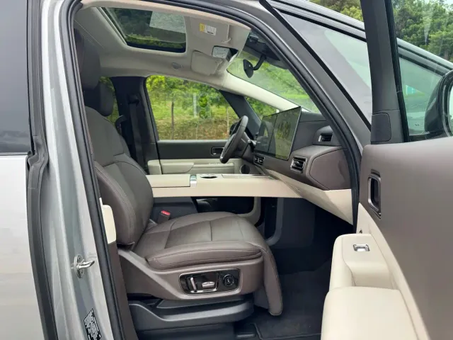 Li Auto MEGA — Фото автомобиля 11