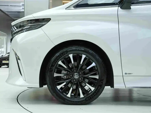 Toyota Alphard — Фото автомобиля 26