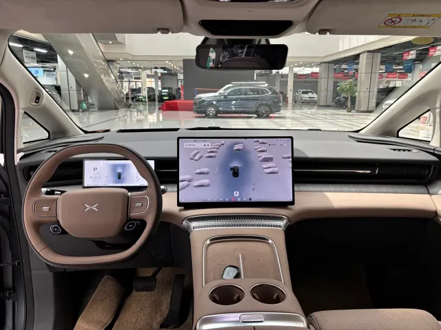 Xpeng X9 — Фото автомобиля 9