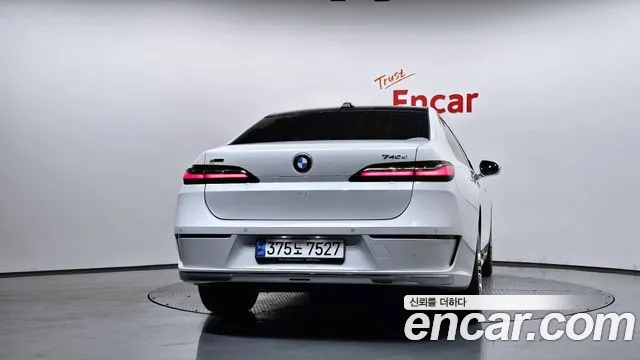 BMW 7 Series G70 — Фото автомобиля 4
