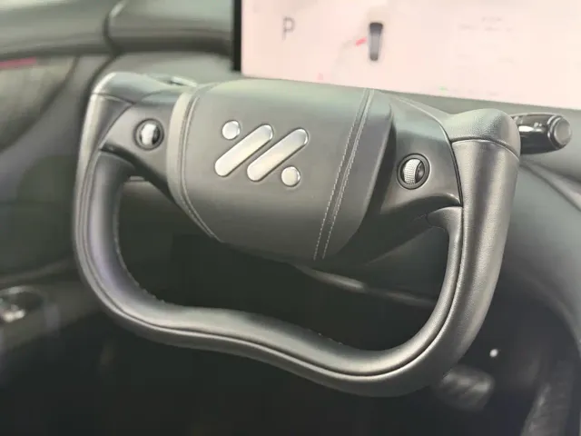 IM Motors LS6 — Фото автомобиля 9