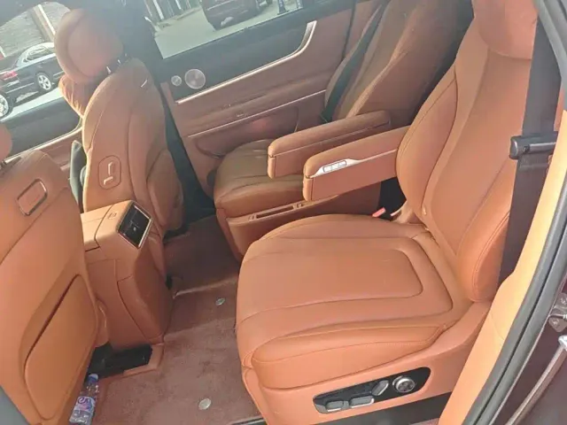 AITO Wenjie AITO M9 2025 Extended Range Ultra 52kWh 6-Seater — Фото автомобиля 16