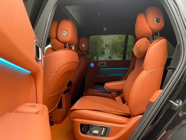 Li Auto L8 — Фото автомобиля 4