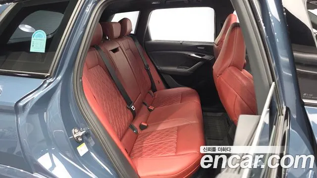 Audi SQ6 e-tron — Фото автомобиля 11