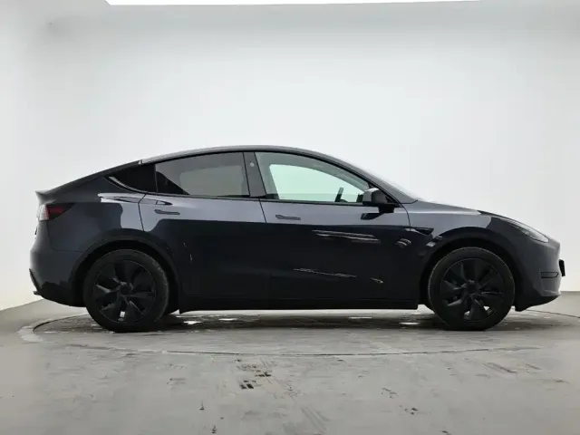 Tesla Model Y — Фото автомобиля 5