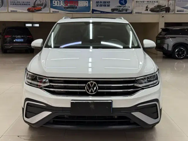 Volkswagen Tiguan L — Фото автомобиля 2