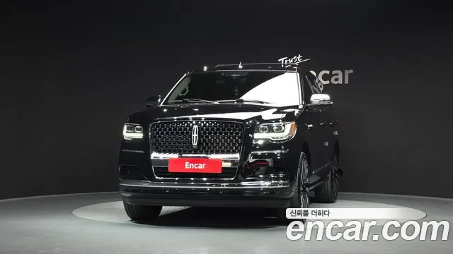 Lincoln Navigator 4th Gen — Фото автомобиля 3