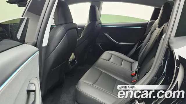 Tesla Model 3 — Фото автомобиля 19