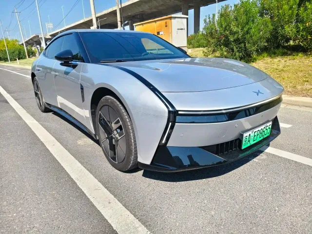 Xpeng P7 — Фото автомобиля 3