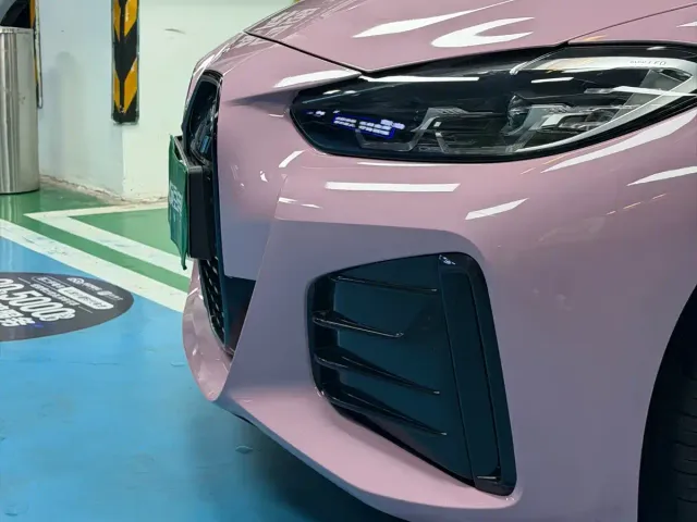 BMW i4 — Фото автомобиля 5
