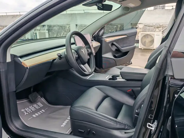 Tesla Model 3 — Фото автомобиля 8