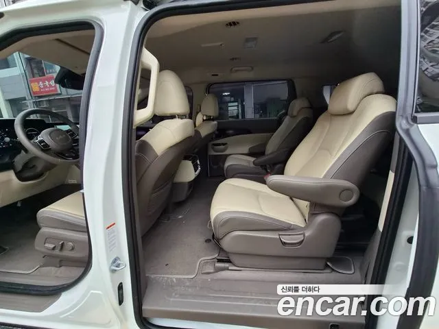 Kia Canival — Фото автомобиля 2