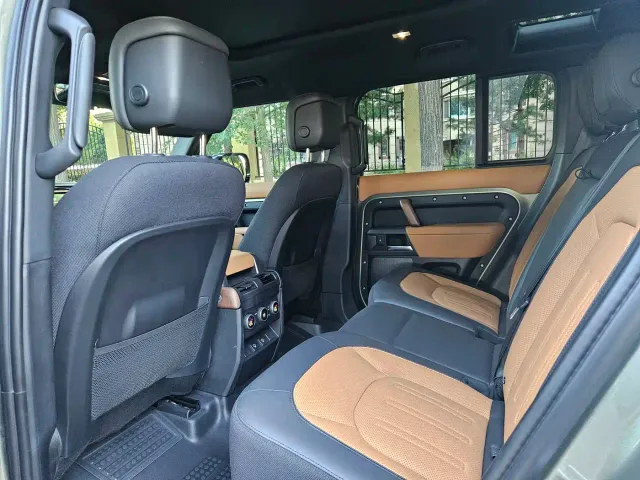 Land Rover Defender — Фото автомобиля 8