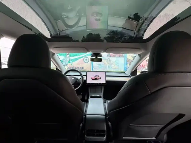 Tesla Model Y — Фото автомобиля 9