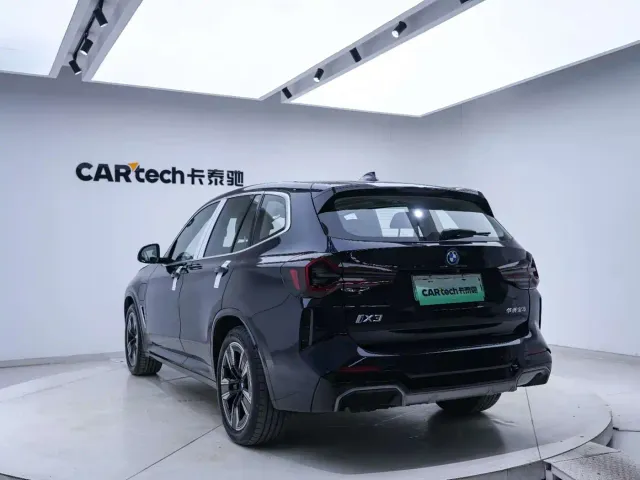 BMW iX3 — Фото автомобиля 18
