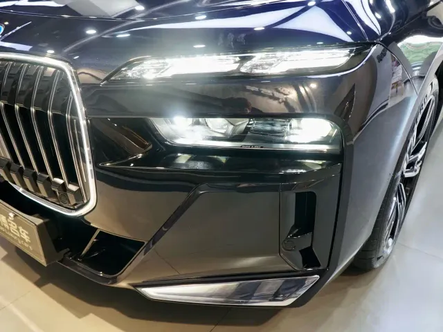 BMW 7 Series — Фото автомобиля 6