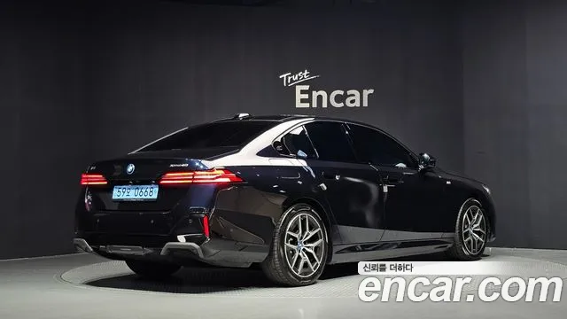 BMW i5 G60 — Фото автомобиля 2