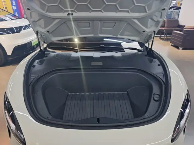Xiaomi SU7 — Фото автомобиля 19