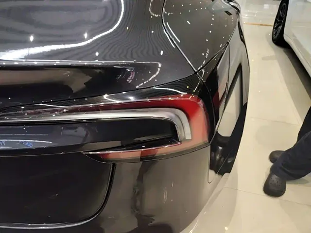 Tesla Model 3 — Фото автомобиля 7