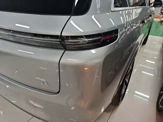 Li Auto L8 — Фото автомобиля 7