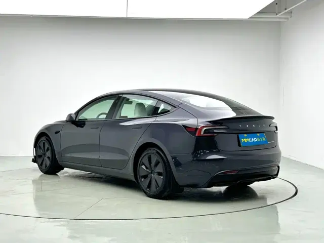 Tesla Model 3 — Фото автомобиля 4