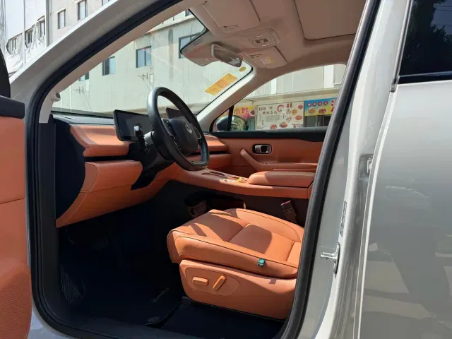 Leapmotor C10 — Фото автомобиля 7