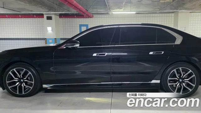 BMW i7 G70 — Фото автомобиля 7