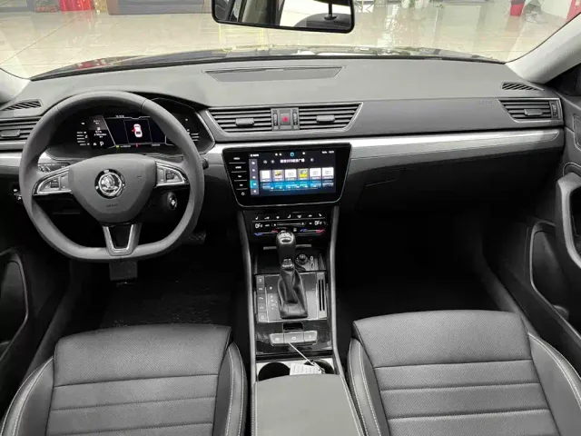 Skoda Superb — Фото автомобиля 8