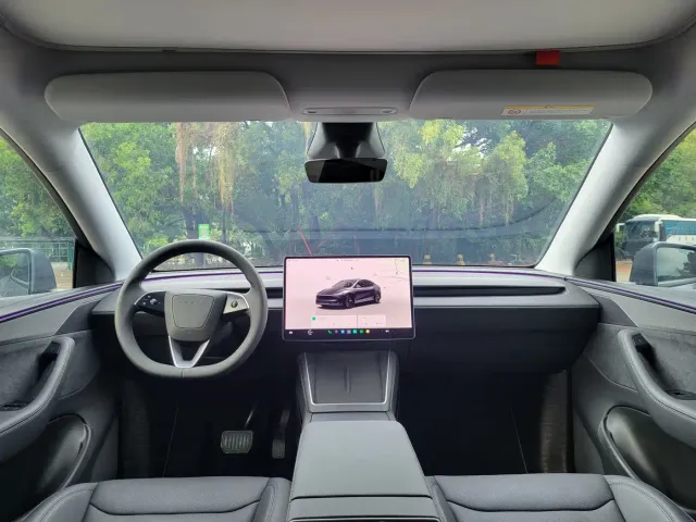 Tesla Model Y — Фото автомобиля 13