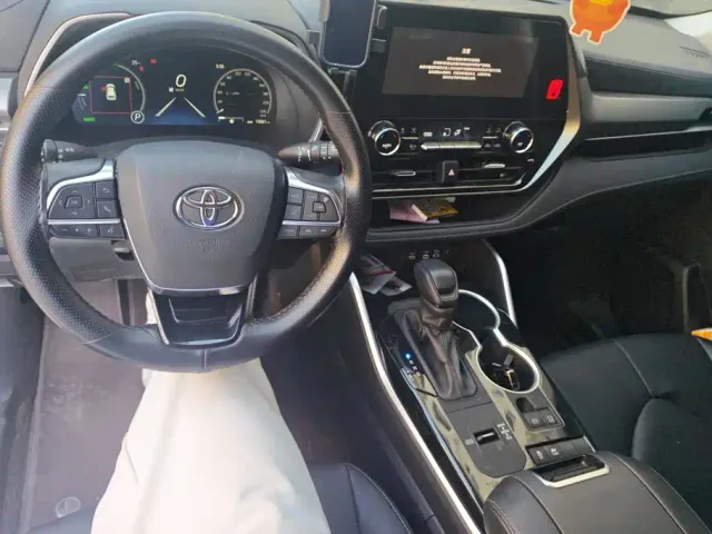 Toyota Highlander — Фото автомобиля 12
