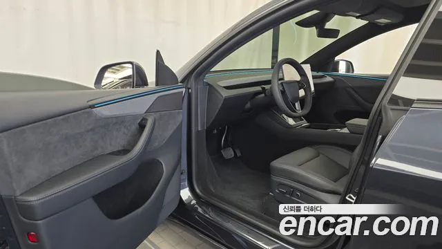Tesla Model Y — Фото автомобиля 15