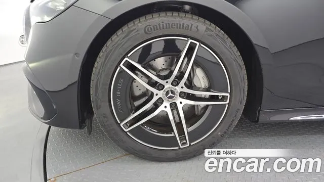 Mercedes-Benz E-Class — Фото автомобиля 5